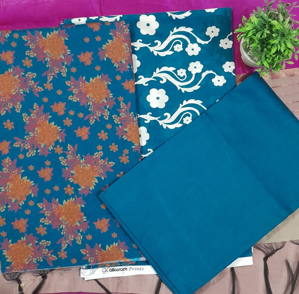 Alkaram Lawn Unstitched 3PC Suit –premium lawn suit online – Summer Collection 2025 | TrendHiveCo.pk - Image 5