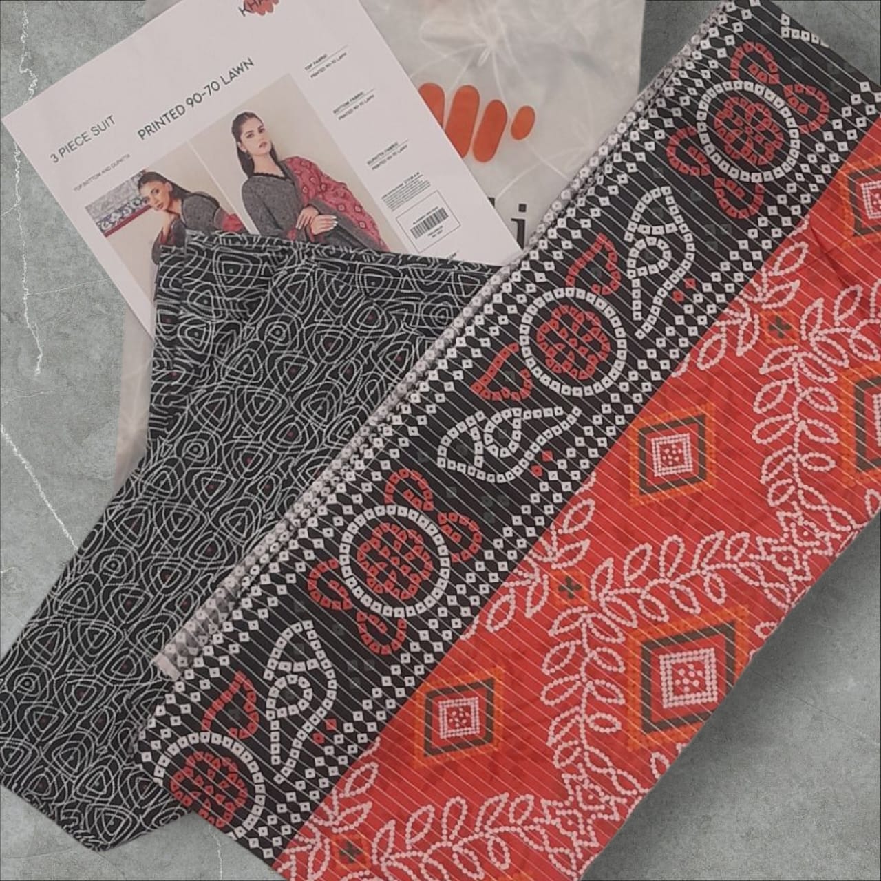 Elegant & Premium Ladies Lawn Suit – Luxury Summer Collection 2025 -- Maria B. - Image 2